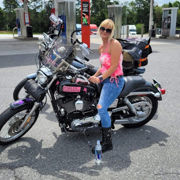 Meet your Posher, Alison - Picture 1 of 1